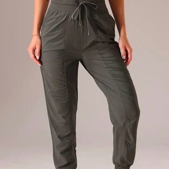 New without tags, never worn women's pants. - Picture 7 of 9